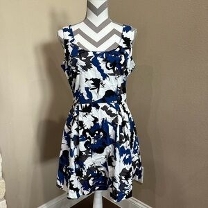 Women’s sleeveless floral mini dress